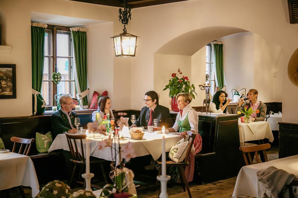 Hotel Gasthof Zur Post Sankt Gilgen Exterior photo