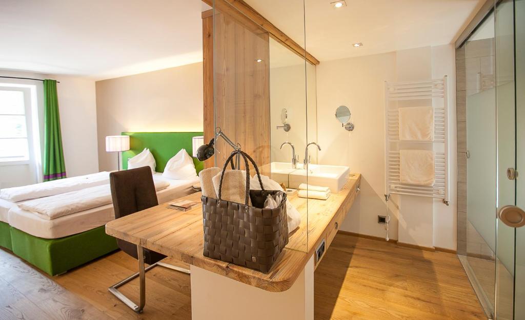 Hotel Gasthof Zur Post Sankt Gilgen Room photo