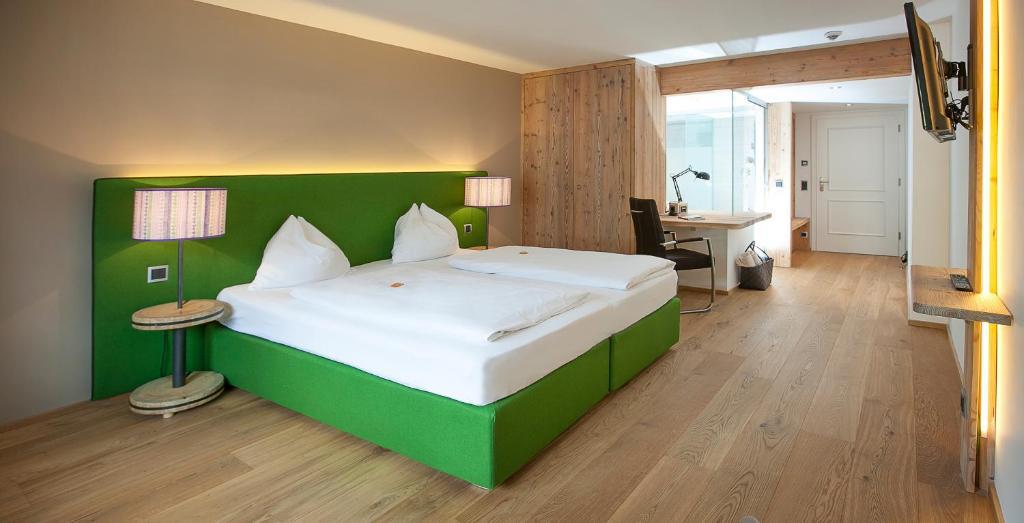 Hotel Gasthof Zur Post Sankt Gilgen Room photo