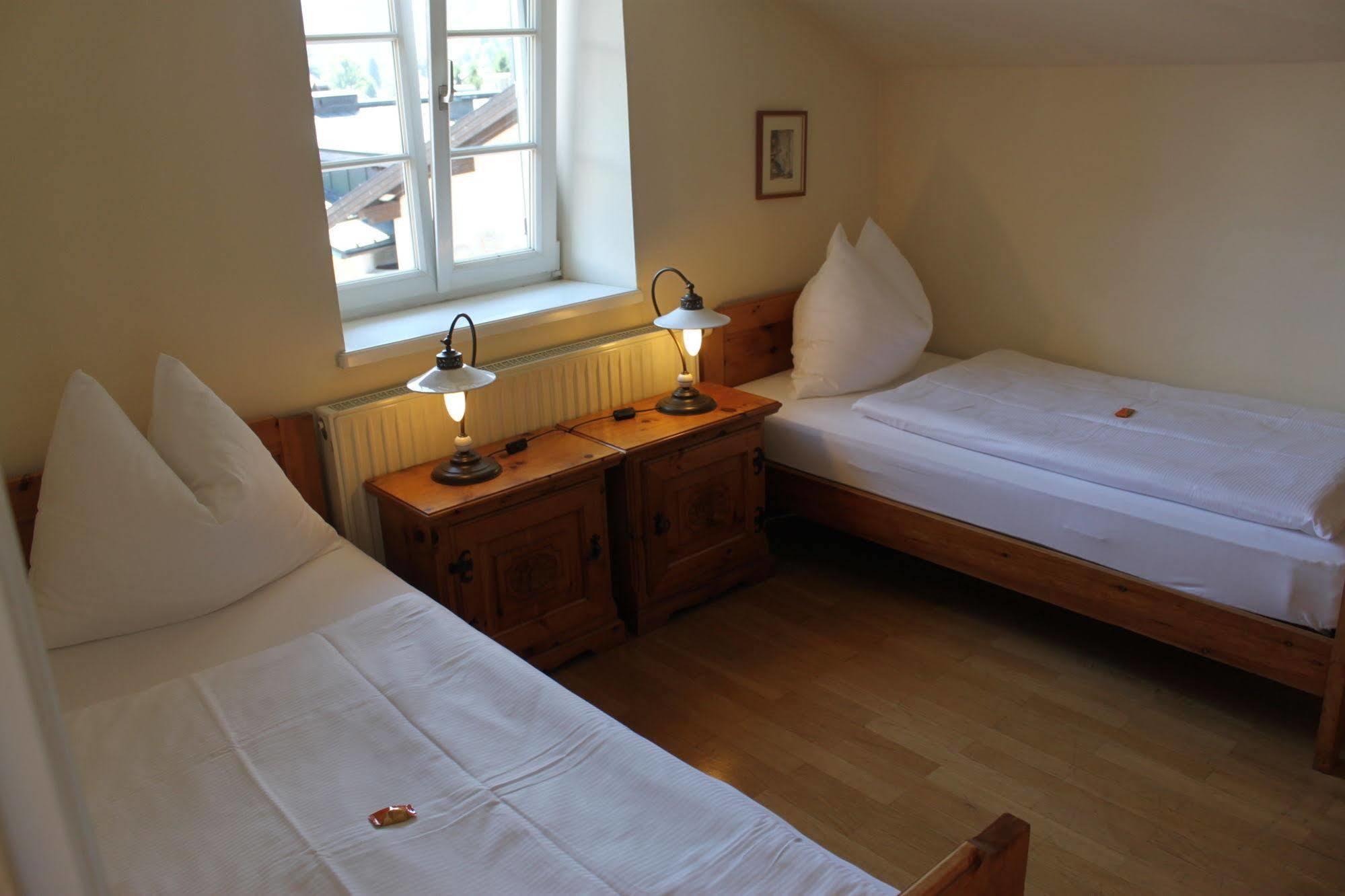 Hotel Gasthof Zur Post Sankt Gilgen Exterior photo