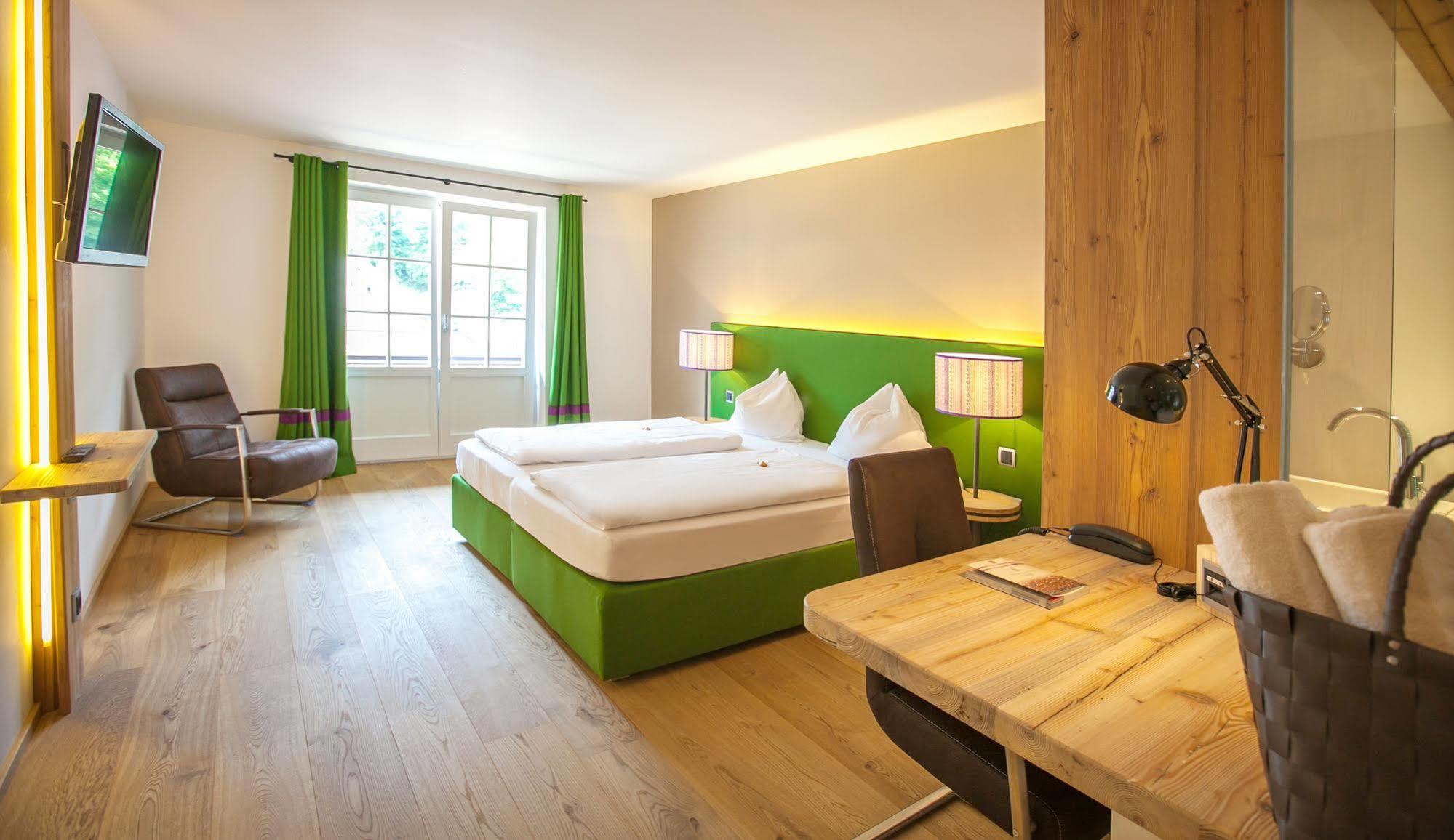 Hotel Gasthof Zur Post Sankt Gilgen Exterior photo